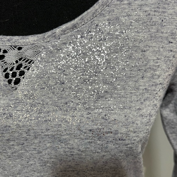 Day trip top 3/4 length sleeves , see through back .. with some shimmery silver - Picture 4 of 4